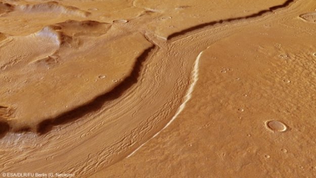 Зонд Mars Express заснял реку Reull Vallis на Марсе